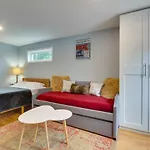 2Br Dog-Friendly Apt In 2-Fam Home - Comfy Retreat