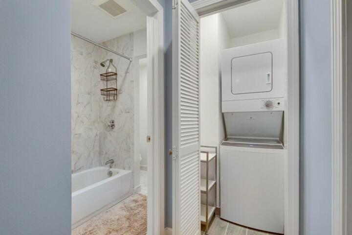 2br Dog-friendly In 2-fam - Comfy Retreat *