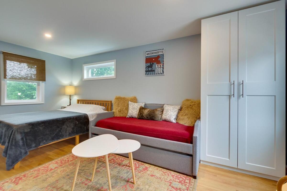 2br Dog-friendly In 2-fam - Comfy Retreat Apartment