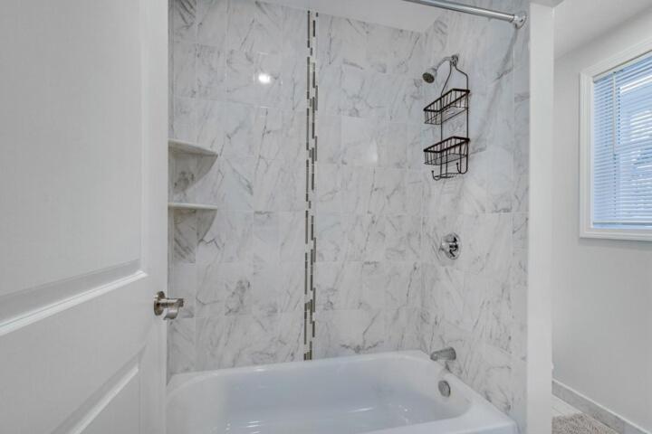 2br Dog-friendly In 2-fam - Comfy Retreat